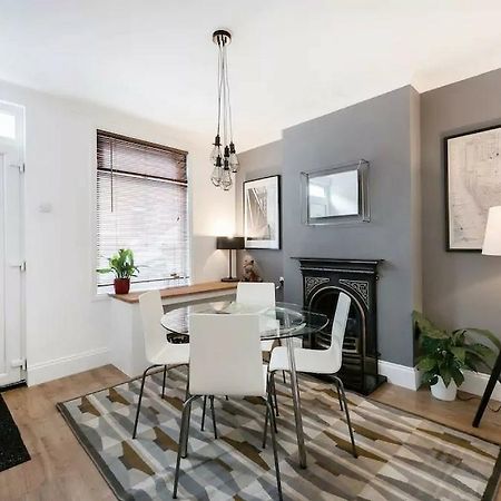 Cambridge House - Modern 2 Bedroom House, Close To Luton Airport & Town Centre ภายนอก รูปภาพ