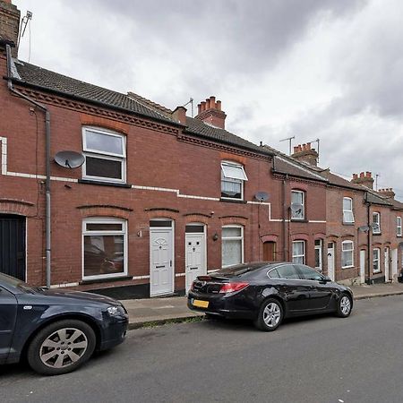 Cambridge House - Modern 2 Bedroom House, Close To Luton Airport & Town Centre ภายนอก รูปภาพ