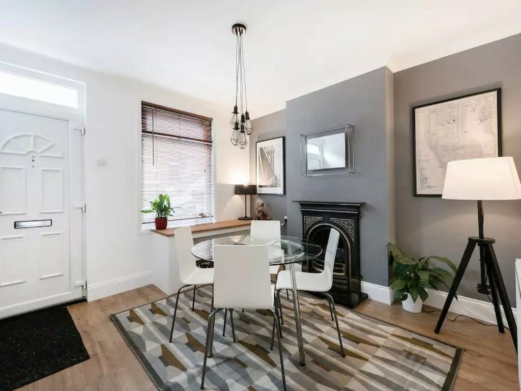 Cambridge House - Modern 2 Bedroom House, Close To Luton Airport & Town Centre ภายนอก รูปภาพ
