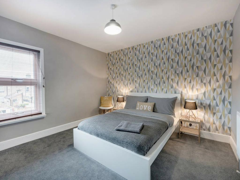 Cambridge House - Modern 2 Bedroom House, Close To Luton Airport & Town Centre ภายนอก รูปภาพ