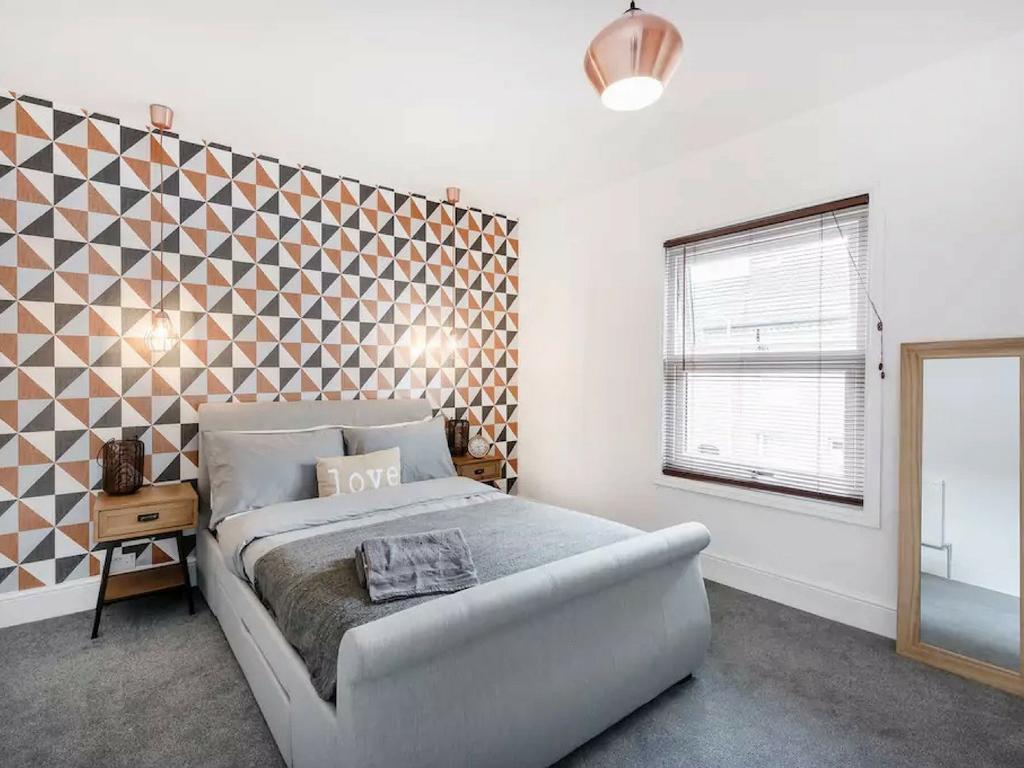 Cambridge House - Modern 2 Bedroom House, Close To Luton Airport & Town Centre ภายนอก รูปภาพ